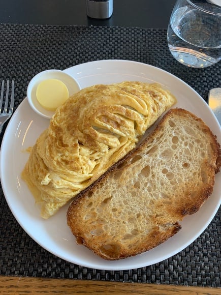 Breakfast omelette in the Sydney First Lounge