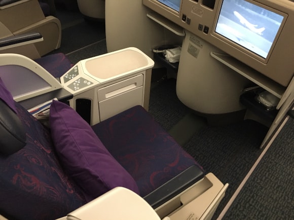 Air China Boeing 777-300ER Business class seat