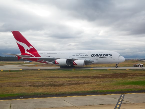 Qantas to Axe 6,000 Jobs, Raise $1.9b Equity