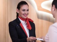Qantas Closes Airport Service Desks
