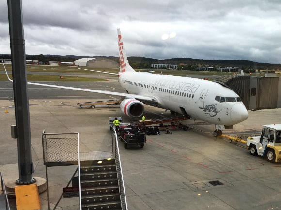 Virgin Australia 737-800 at Canberra Airport