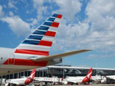American Airlines and Qantas planes in Sydney