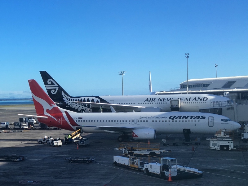 Qantas 737 and Air New Zealand 777 at Auckland Airport