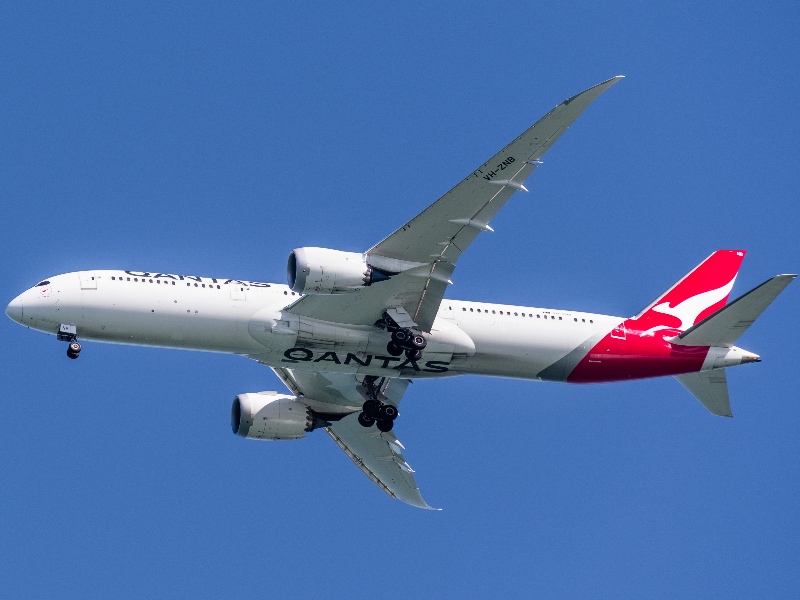Qantas Customer Cancels $350k of Flights After 71 Hours on Hold
