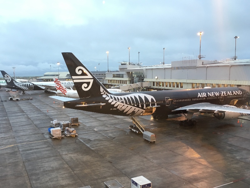 Air New Zealand 777-200ER in All Blacks livery