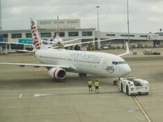 Virgin Australia Boeing 737-800 pushes back at SYD T1