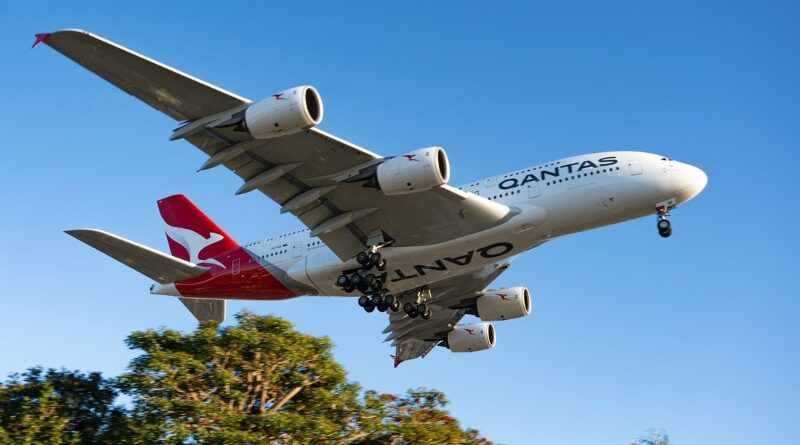 Qantas A380 landing at LAX