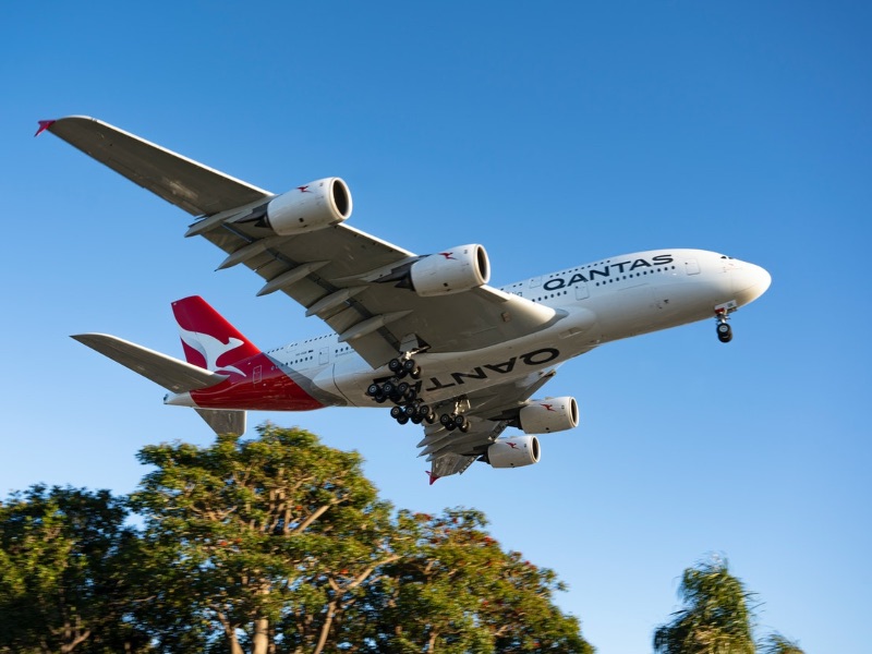 Qantas A380 landing at LAX