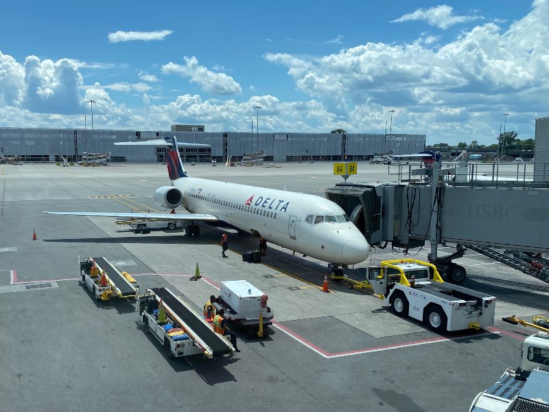 Delta Air Lines Boeing 717 at Montreal Airport
