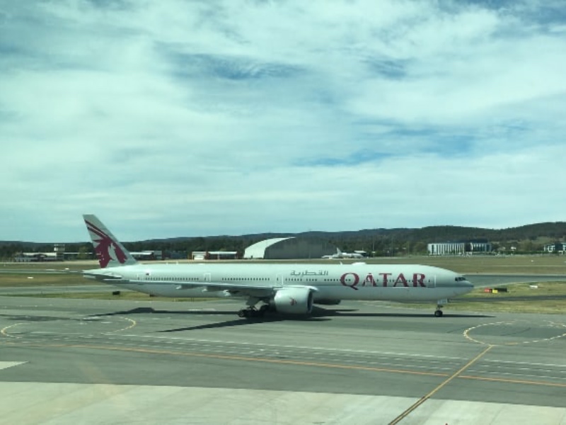 Qatar Airways Boeing 777 at Canberra Airport