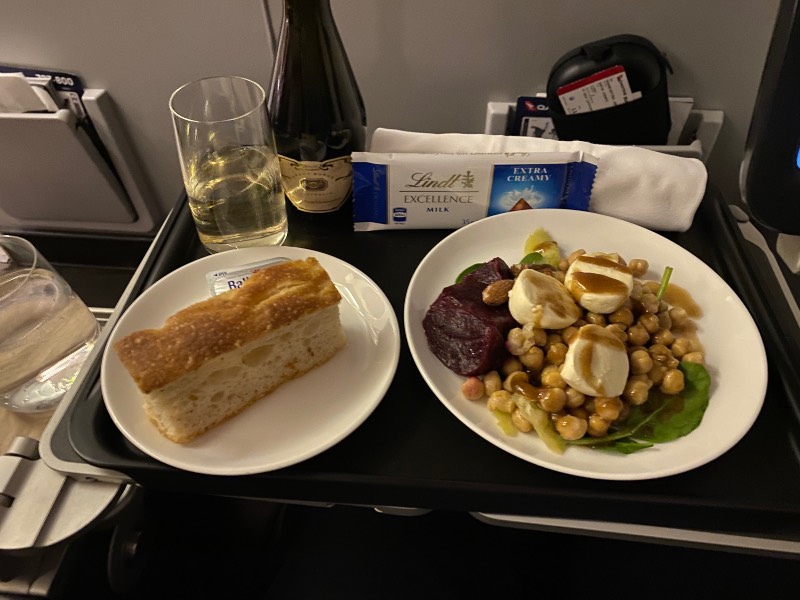 Dinner served on QF485, a Boeing 737 flight from Sydney to Melbourne